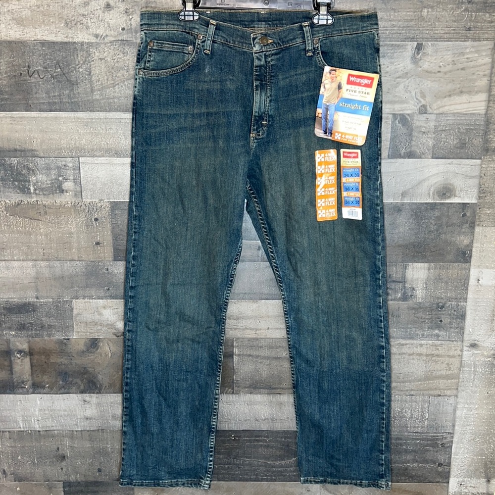 New Straight Fit 36x30 Wrangler Blue Jeans